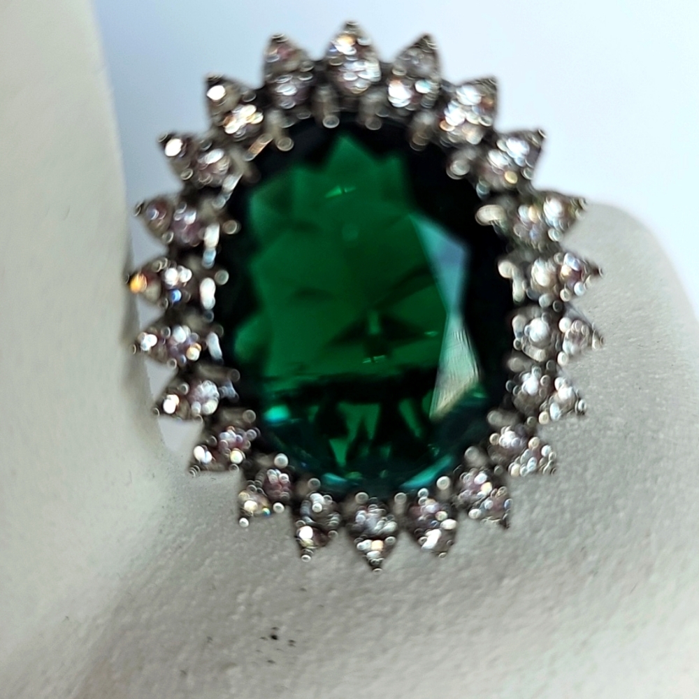 Ring..Emerald Green And Silver Statement Ring - image 7